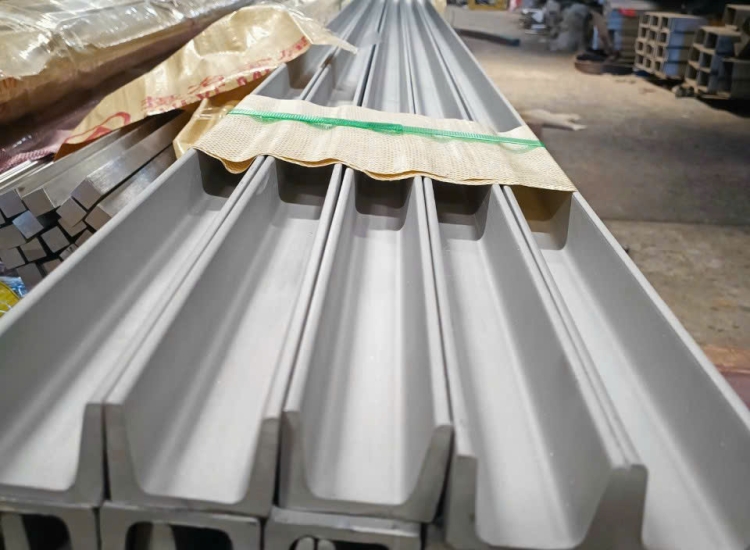 U ĐÚC INOX 304 - 50 x 36 x 4.5 x 6M
