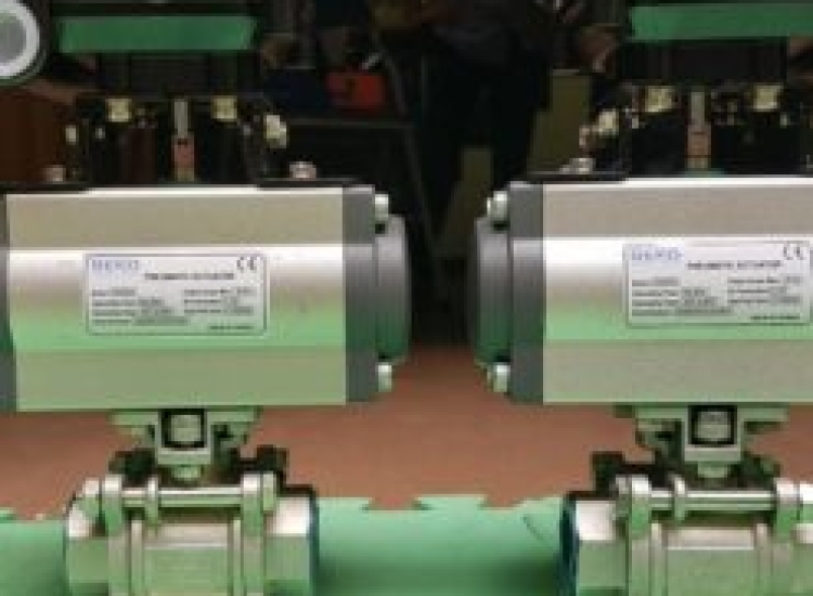 VAN BI INOX 3 THÂN ĐIỀU  KHIỂN KHÍ NÉN NỐI REN 