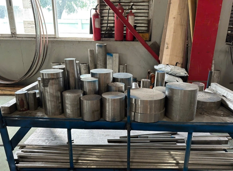 GIA CÔNG INOX CHẶT CHẤN CẮT LASER THEO YÊU CẦU