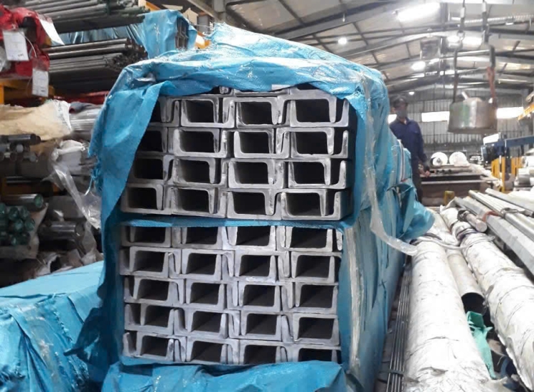 U ĐÚC INOX 304 -130 x 65 x 6.0 x 6M