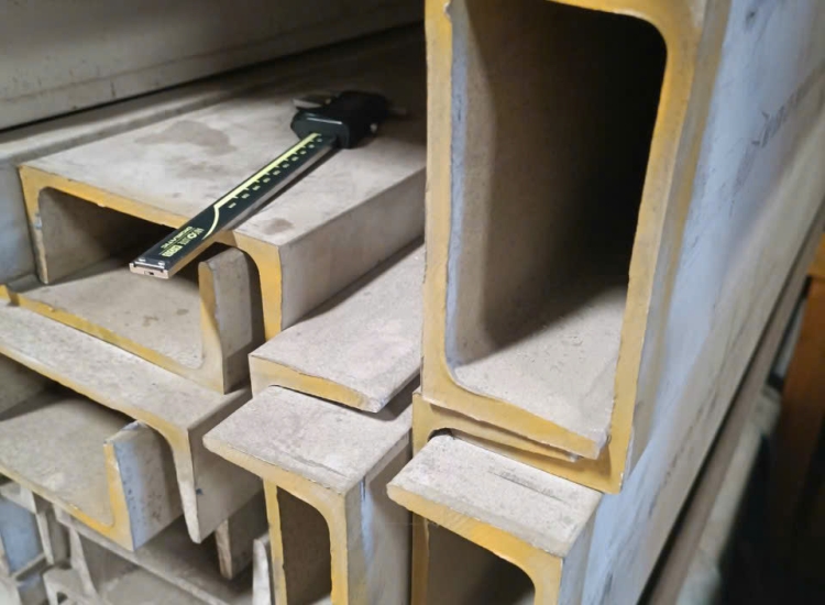 U ĐÚC INOX 304 -130 x 65 x 6.0 x 6M