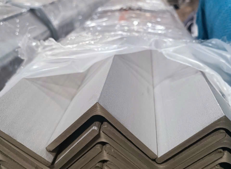 VÊ ĐÚC INOX 304: 50 x 50 x 4.0 x 6 m