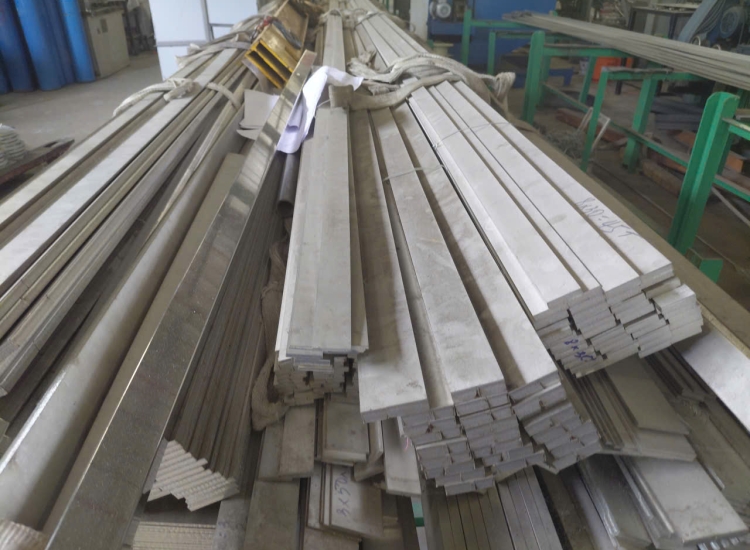THANH LA ĐÚC 304 SỌC XƯỚC : 100 x 12 x 4000/6000MM/HL- LẬP LÀ INOX  - Stainless Steel Flat Bar
