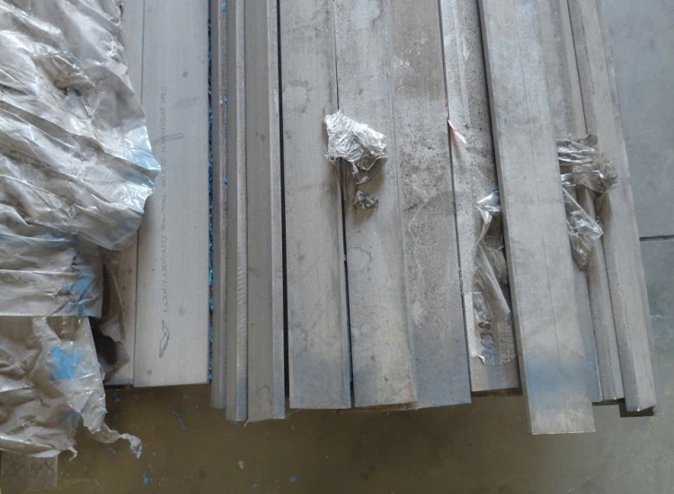 THANH LA ĐÚC 304 SỌC XƯỚC : 40 x 4.0 x 4000/6000MM/HL- LẬP LÀ INOX- Stainless Steel Flat Bar