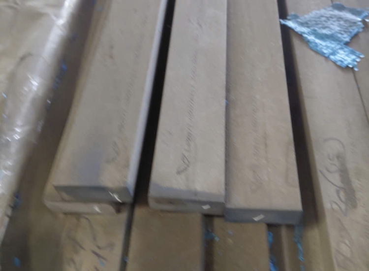 THANH LA ĐÚC 304 SỌC XƯỚC : 30 x 4.0 x 6000MM/HL- LẬP LÀ INOX/Stainless Steel Flat Bar