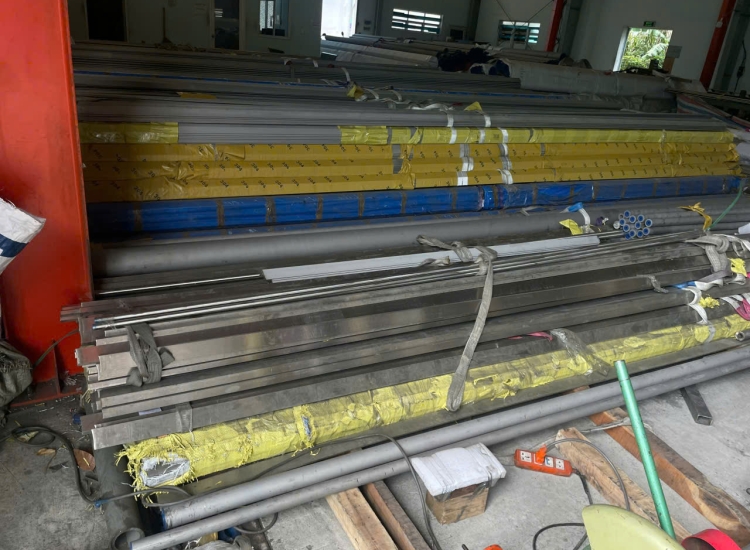 THANH LA ĐÚC 304 SỌC XƯỚC : 50 x 10 x 4000/6000MM/HL- LẬP LÀ INOX - Stainless Steel Flat Bar